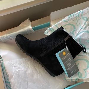 Bear trap wedges NWT